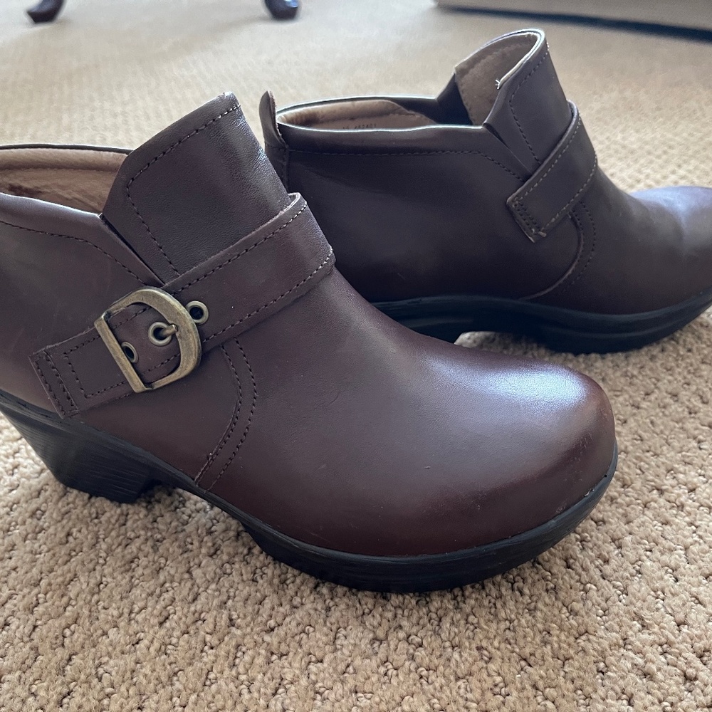 Brown Sanita size 39 heeled clog